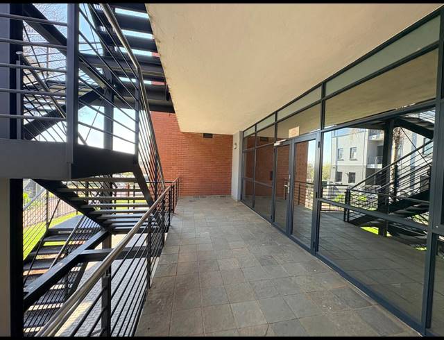 424M² OFFICE TO LET IN MIDRIDGE PARK